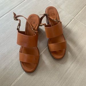 SOLD Frye Heeled Sandals 🤎